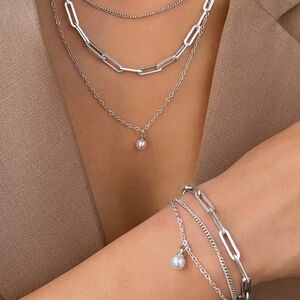 18 KT White Gold Chain and Pearl Set